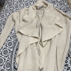 Jennifer Lopez Flowy Cardigan